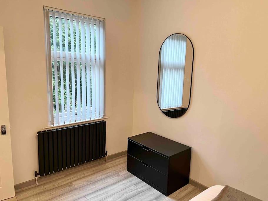 Modern Centre Townhouse Sleeps 10 & Parking Casa de férias Manchester