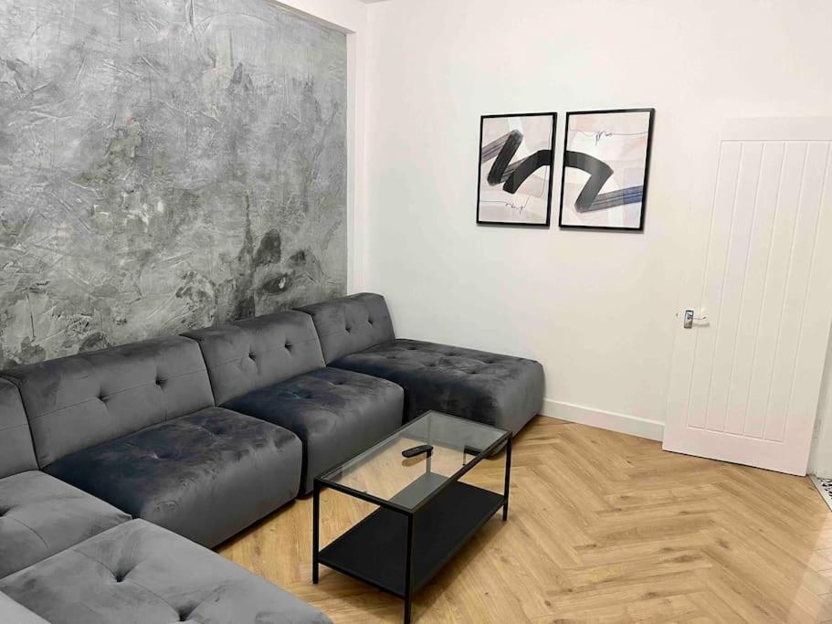 Casa de férias Modern Centre Townhouse Sleeps 10 & Parking Manchester
