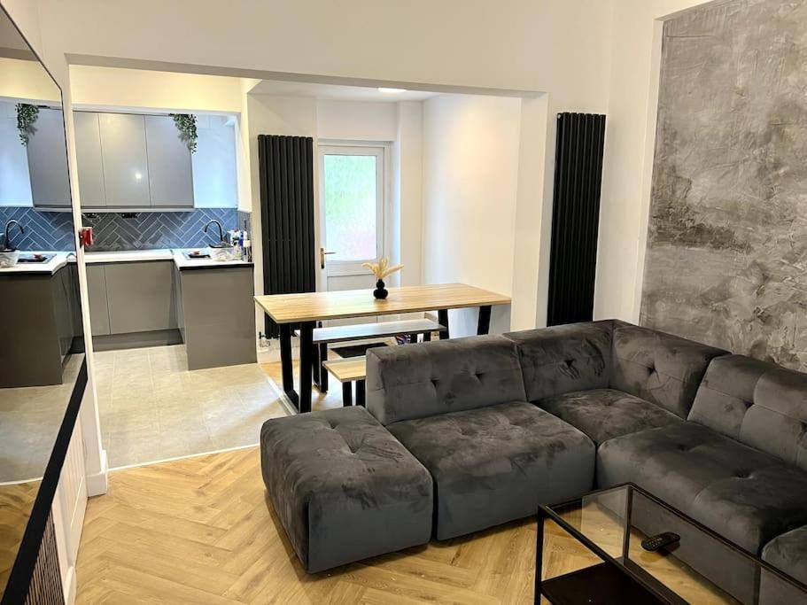 Casa de férias Modern Centre Townhouse Sleeps 10 & Parking Manchester