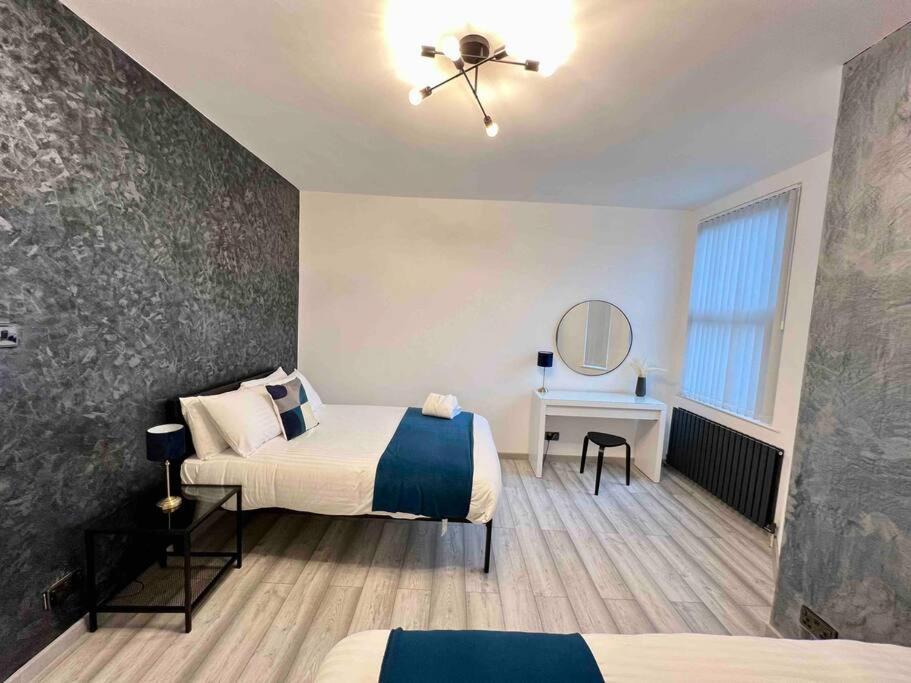 Casa de férias Modern Centre Townhouse Sleeps 10 & Parking Manchester